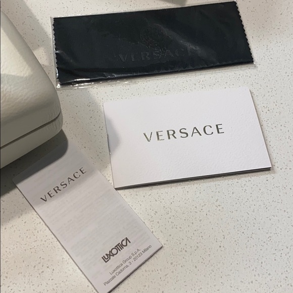 AUTHENTIC VERSACE POLARIZED Sunglasses - Picture 4 of 7